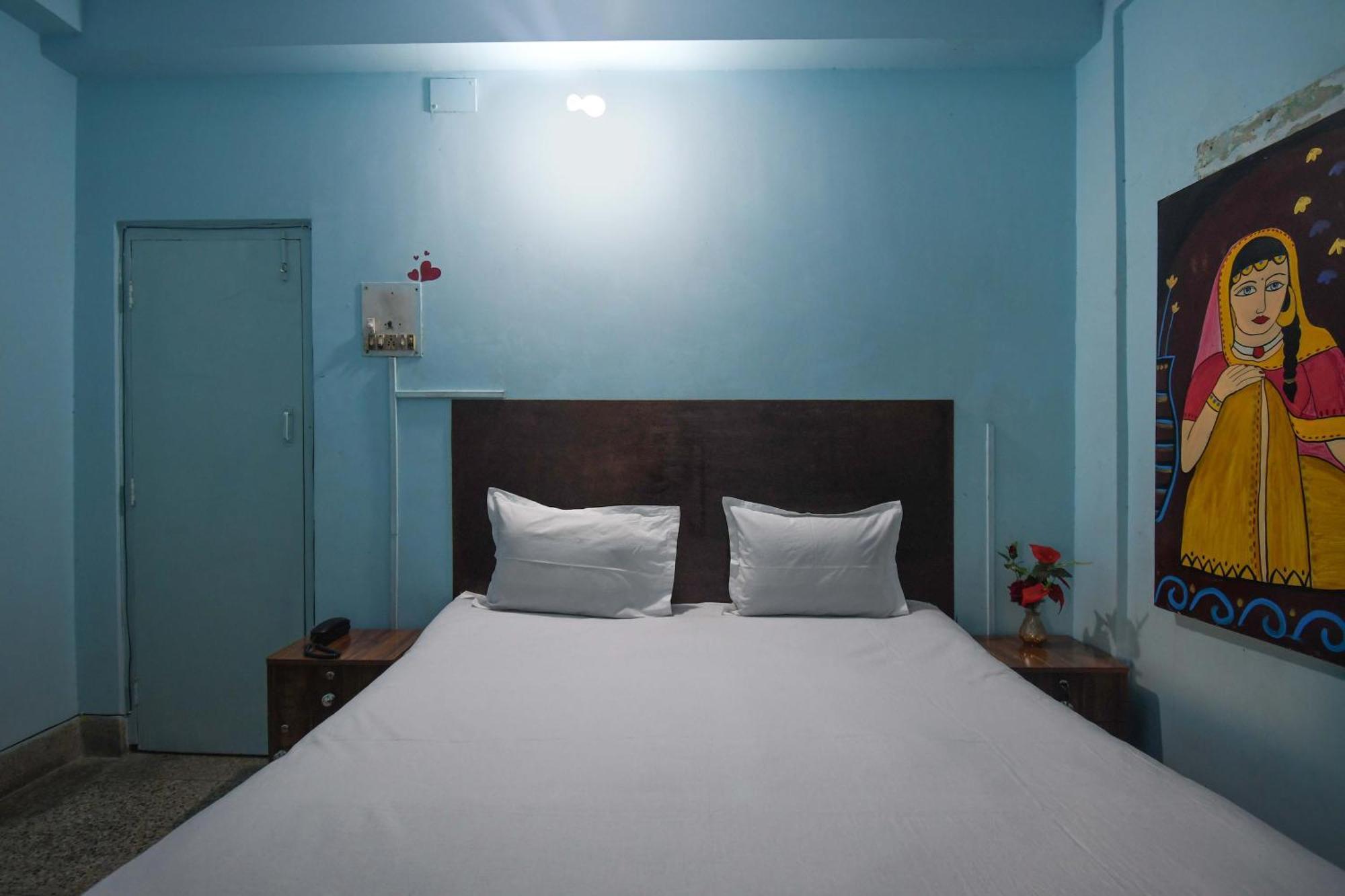 Hotel O Blue Cherry Guest House Калькутта Экстерьер фото