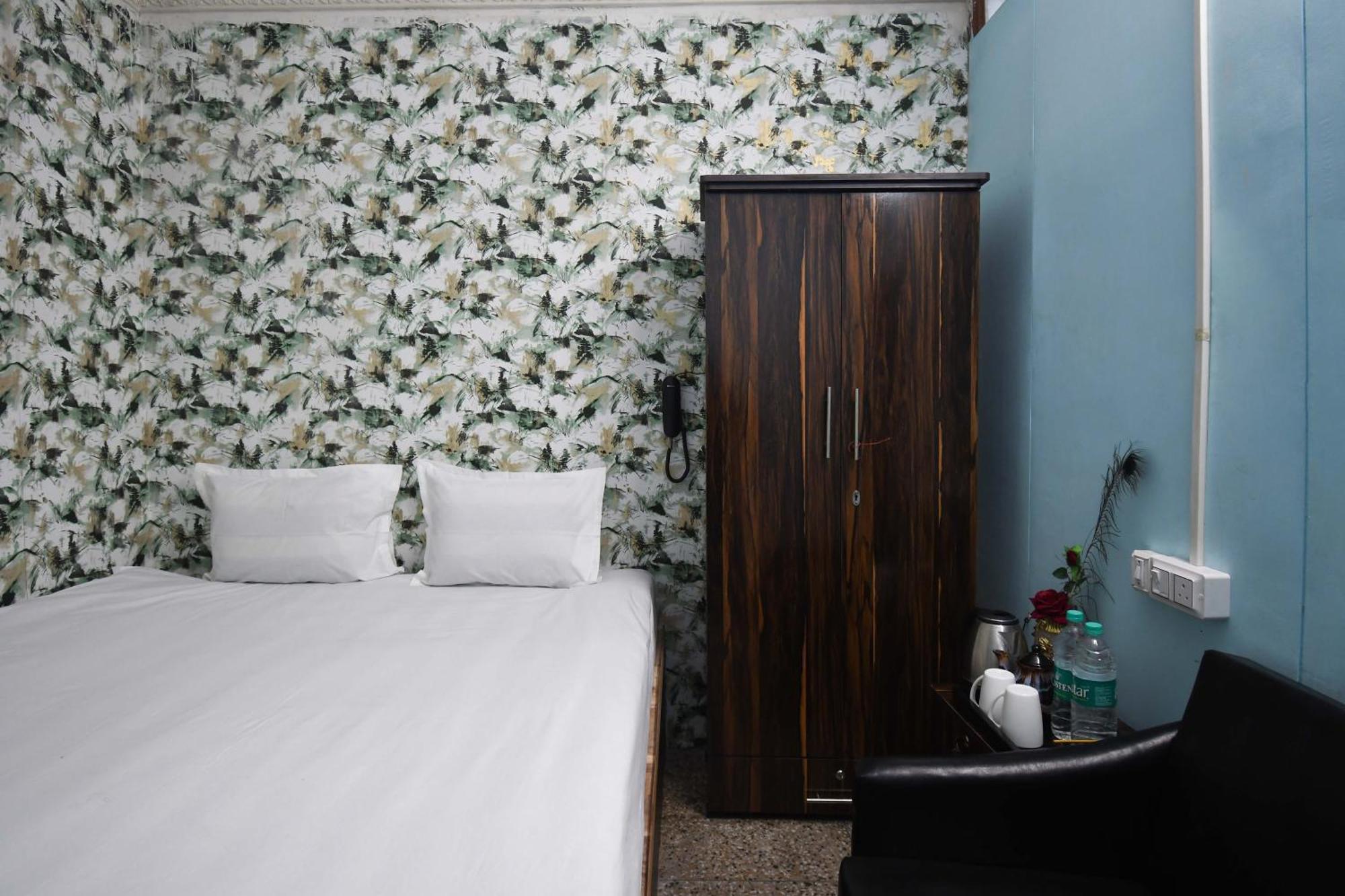 Hotel O Blue Cherry Guest House Калькутта Экстерьер фото